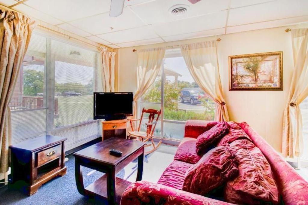 Oyo Hotel Drumright I-44 Ok ภายนอก รูปภาพ