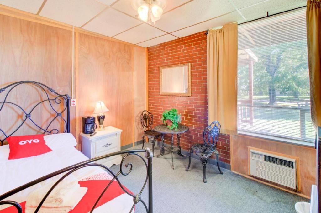 Oyo Hotel Drumright I-44 Ok ภายนอก รูปภาพ