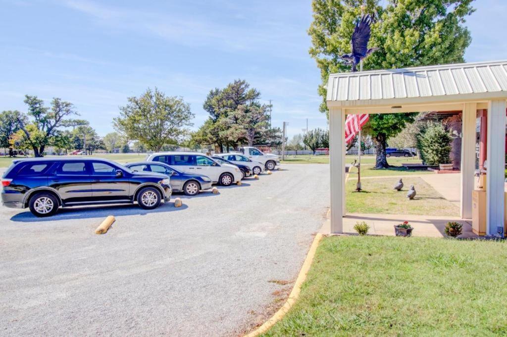 Oyo Hotel Drumright I-44 Ok ภายนอก รูปภาพ
